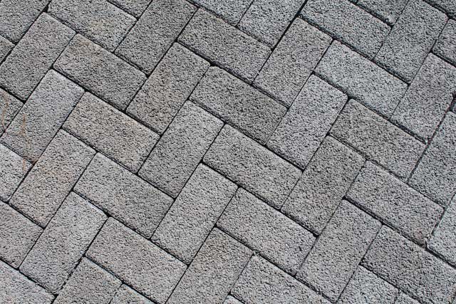 Uso do concreto para a construçaõ de blocos. Fonte: Imagem gerada por IA.