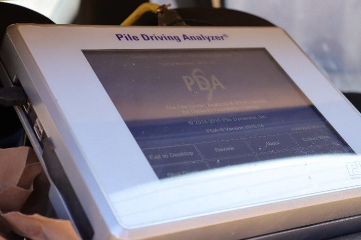 Equipamento de monitoramento e recepção de dados do ensaio de fundações.